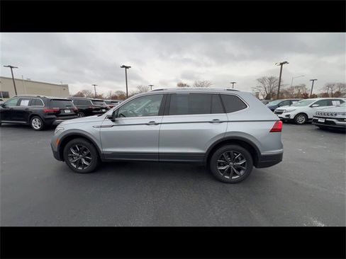 Used 2022 Volkswagen Tiguan SE image 5