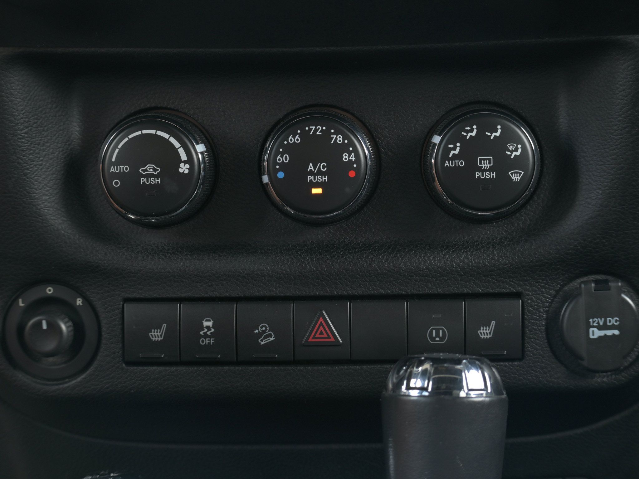 Used 2013 Jeep Wrangler Unlimited Rubicon w/ Connectivity Group AWD/4WD image 15