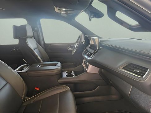 Used 2024 GMC Yukon SLT w/ SLT Luxury Package image 25
