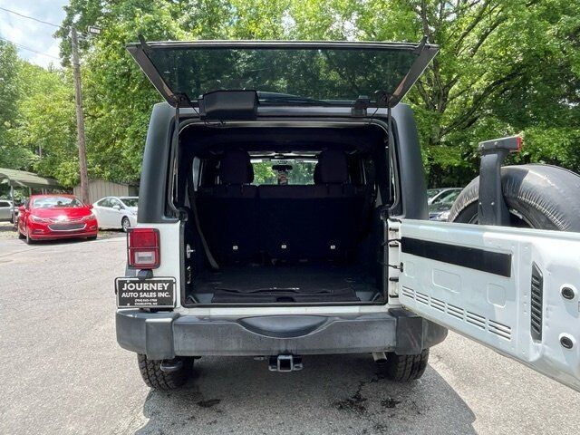 Used 2017 Jeep Wrangler Unlimited Sport w/ Mopar Black Appearance Group AWD/4WD image 27
