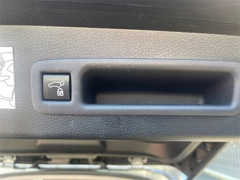 Used 2022 Toyota Sienna XLE image 22