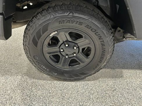 Used 2018 Jeep Wrangler Unlimited Sport w/ Connectivity Group AWD/4WD image 19