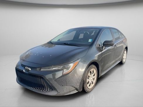 Used 2021 Toyota Corolla LE image 2