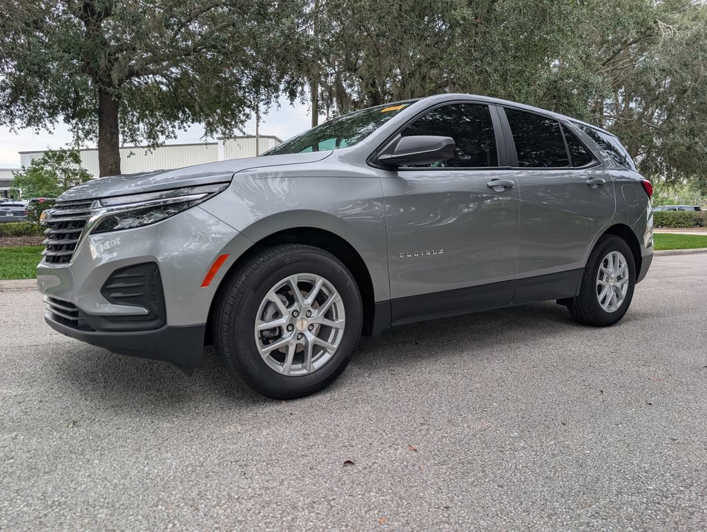 Used 2024 Chevrolet Equinox LS w/ LS Convenience Package FWD image 3