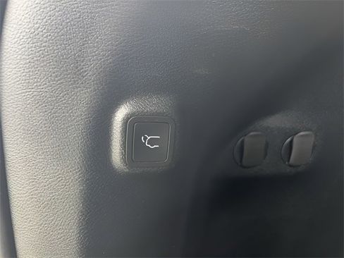 Used 2023 Jeep Cherokee Altitude Lux image 8