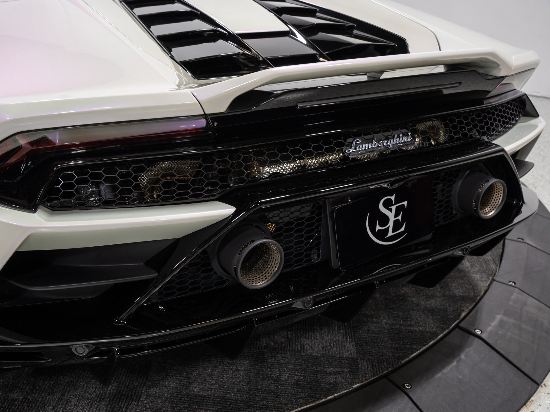 Used 2024 Lamborghini Huracan EVO AWD/4WD image 16