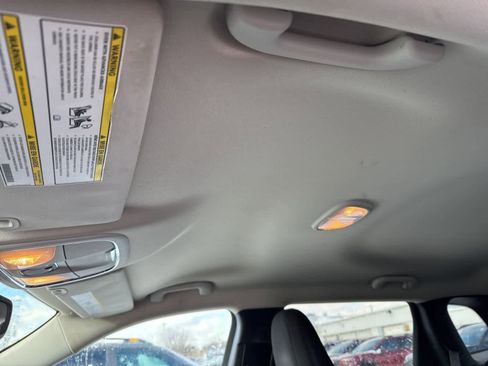 Used 2016 Jeep Cherokee Latitude w/ Cold Weather Group image 17