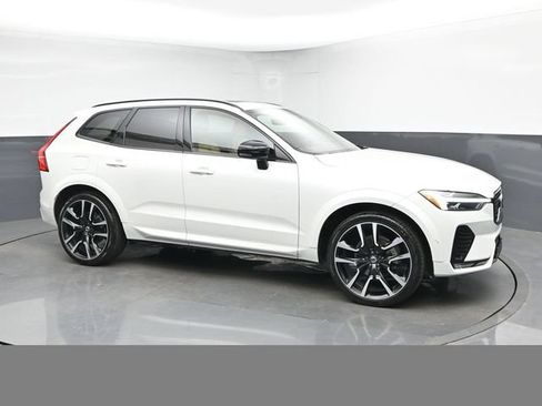 Used 2024 Volvo XC60 B5 Ultimate AWD/4WD image 3