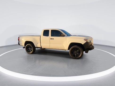 Used 2022 Toyota Tacoma SR image 10