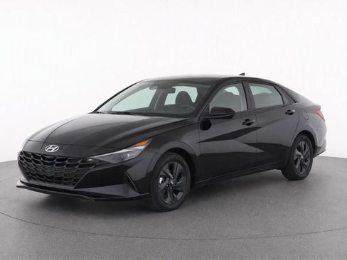 Used 2023 Hyundai Elantra SEL w/ Cargo Package FWD image 2
