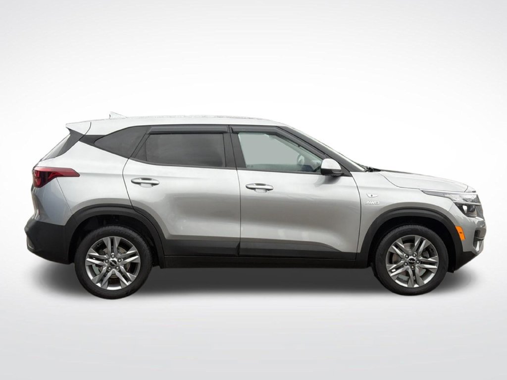 Used 2023 Kia Seltos LX AWD/4WD image 8