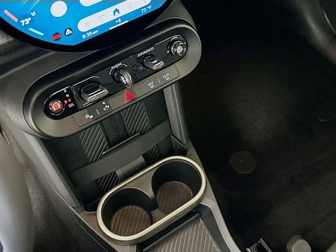 Certified 2025 MINI Cooper 4-Door Hardtop image 16