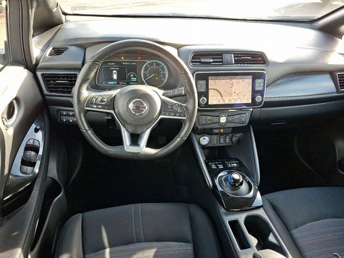 Used 2022 Nissan Leaf SV image 11