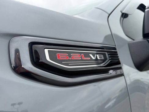 Used 2024 GMC Sierra 1500 AT4 w/ Technology Package AWD/4WD image 5