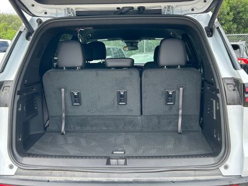 Used 2026 Chevrolet Traverse LT w/ LPO, Floor Liner Package FWD image 13