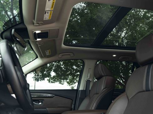 Used 2025 Honda Pilot Elite image 35