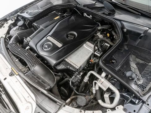 Used 2016 Mercedes-Benz C 300 4MATIC Sedan image 4