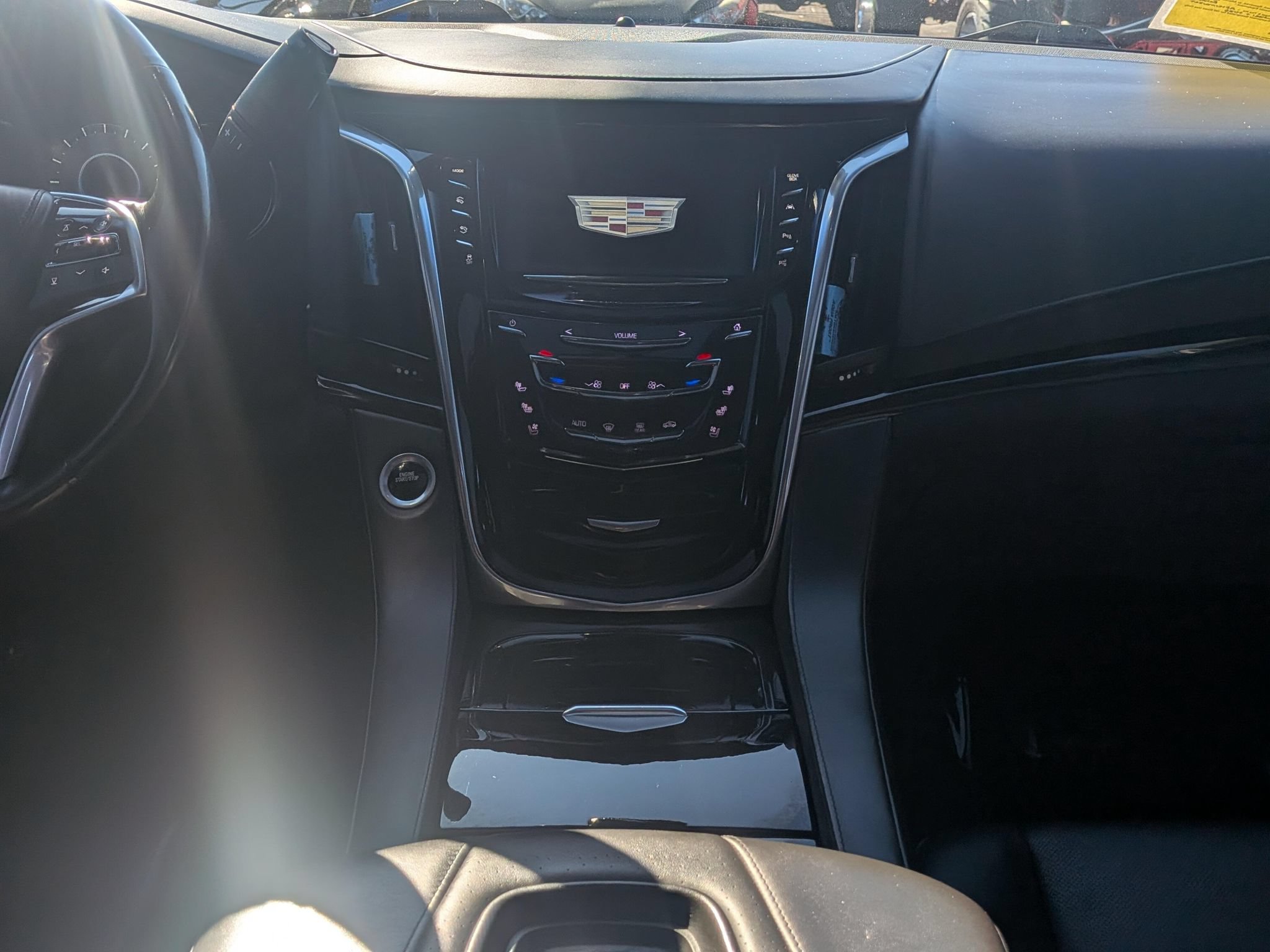 Used 2019 Cadillac Escalade Platinum AWD/4WD image 11