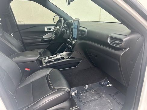 Used 2023 Ford Explorer ST-Line w/ Class IV Trailer Tow Package image 16