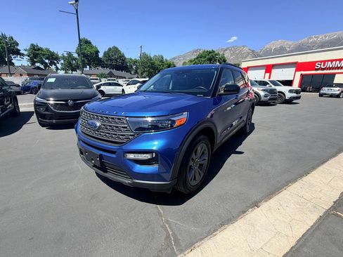 Used 2022 Ford Explorer XLT w/ Equipment Group 202A AWD/4WD image 8