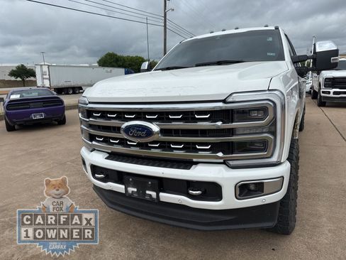 Used 2024 Ford F250 Platinum AWD/4WD image 2