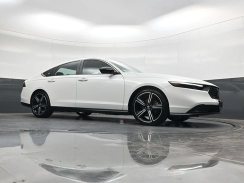 Used 2023 Honda Accord Sport image 40