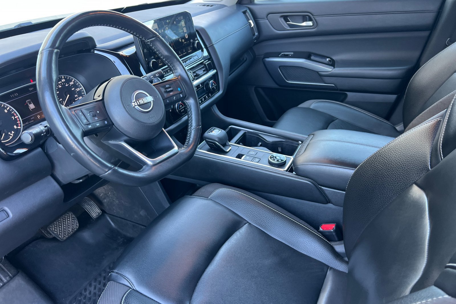 Used 2023 Nissan Pathfinder SL w/ SL Premium Package AWD/4WD image 4
