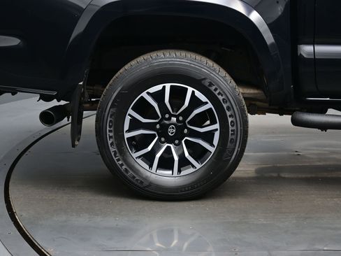 Used 2020 Toyota Tacoma TRD Sport image 9