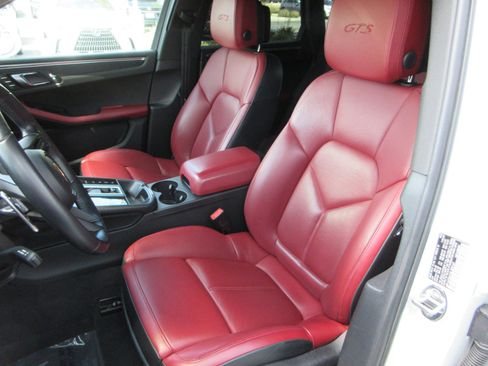 Used 2022 Porsche Macan GTS AWD/4WD image 33