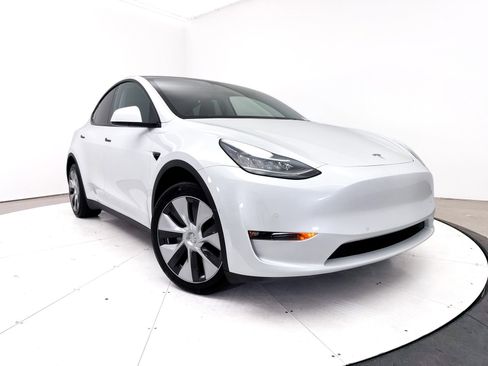 Used 2022 Tesla Model Y Long Range AWD/4WD image 1