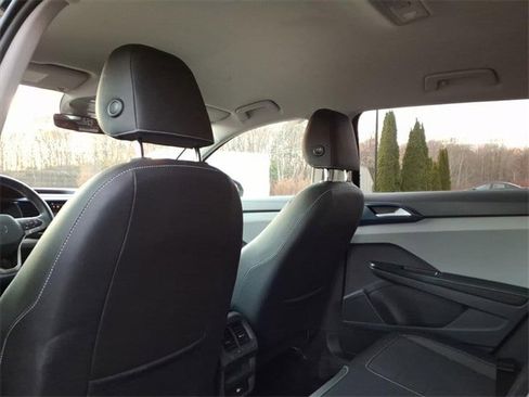 Used 2024 Volkswagen Taos SE image 12