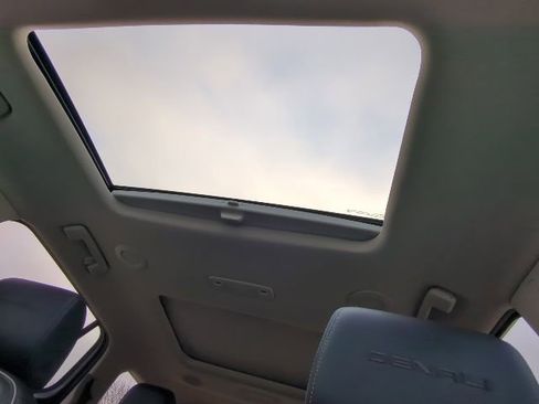 Used 2021 GMC Acadia Denali w/ Denali Technology Package image 12