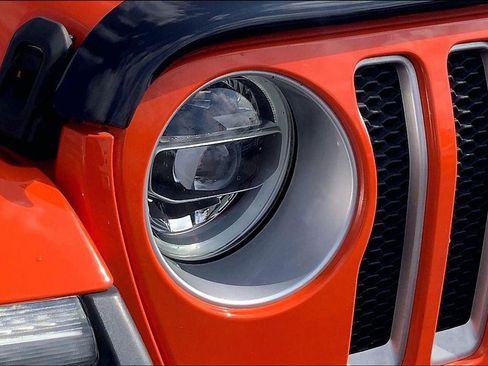 Used 2018 Jeep Wrangler Unlimited Sahara AWD/4WD image 25