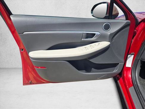 Used 2025 Hyundai Sonata SEL FWD image 11