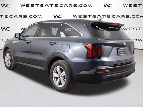 Used 2021 Kia Sorento LX FWD image 39