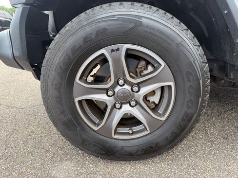 Used 2018 Jeep Wrangler Unlimited Sport S AWD/4WD image 9
