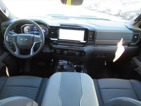 Used 2025 Chevrolet Silverado 1500 ZR2 w/ Technology Package image 11