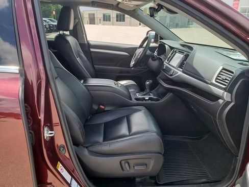 Used 2017 Toyota Highlander XLE AWD/4WD image 18