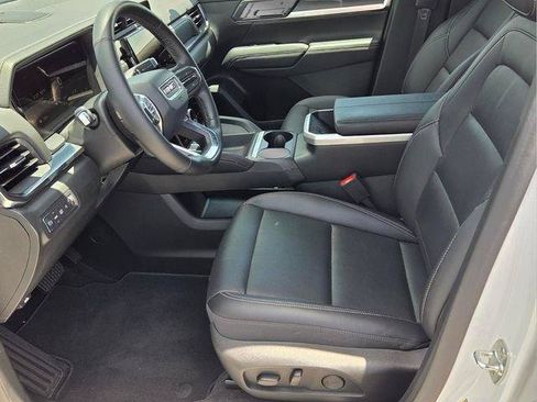 Certified 2025 GMC Terrain Elevation w/ Elevation Premium Package FWD image 10
