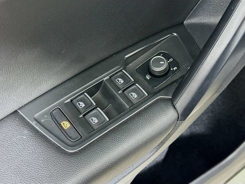 Used 2021 Volkswagen Tiguan SEL FWD image 21