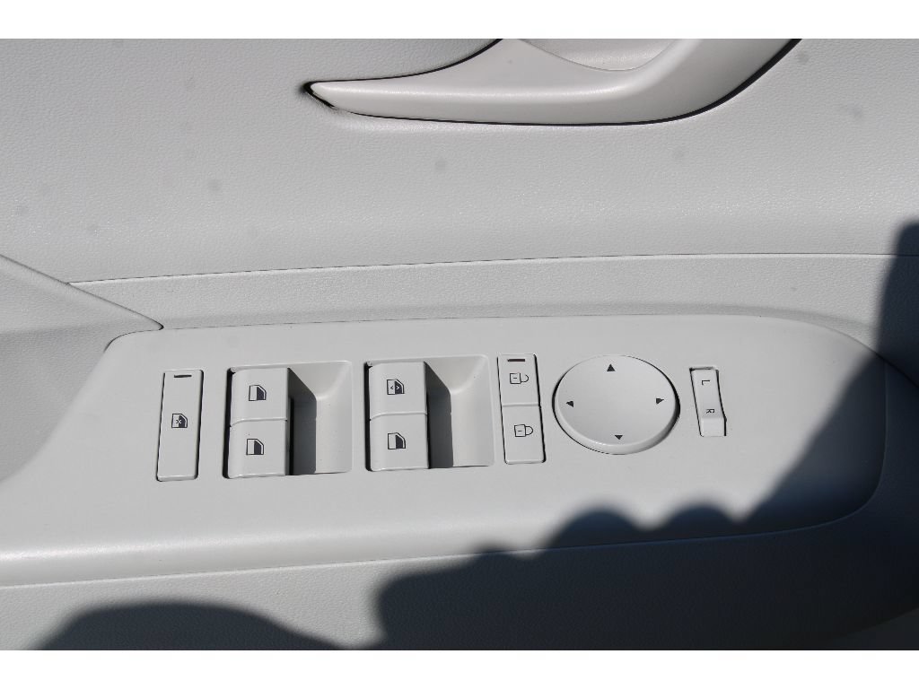 Used 2024 Hyundai Kona SEL AWD/4WD image 15
