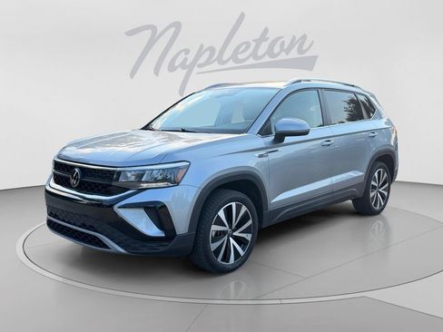 Used 2024 Volkswagen Taos SE FWD image 1