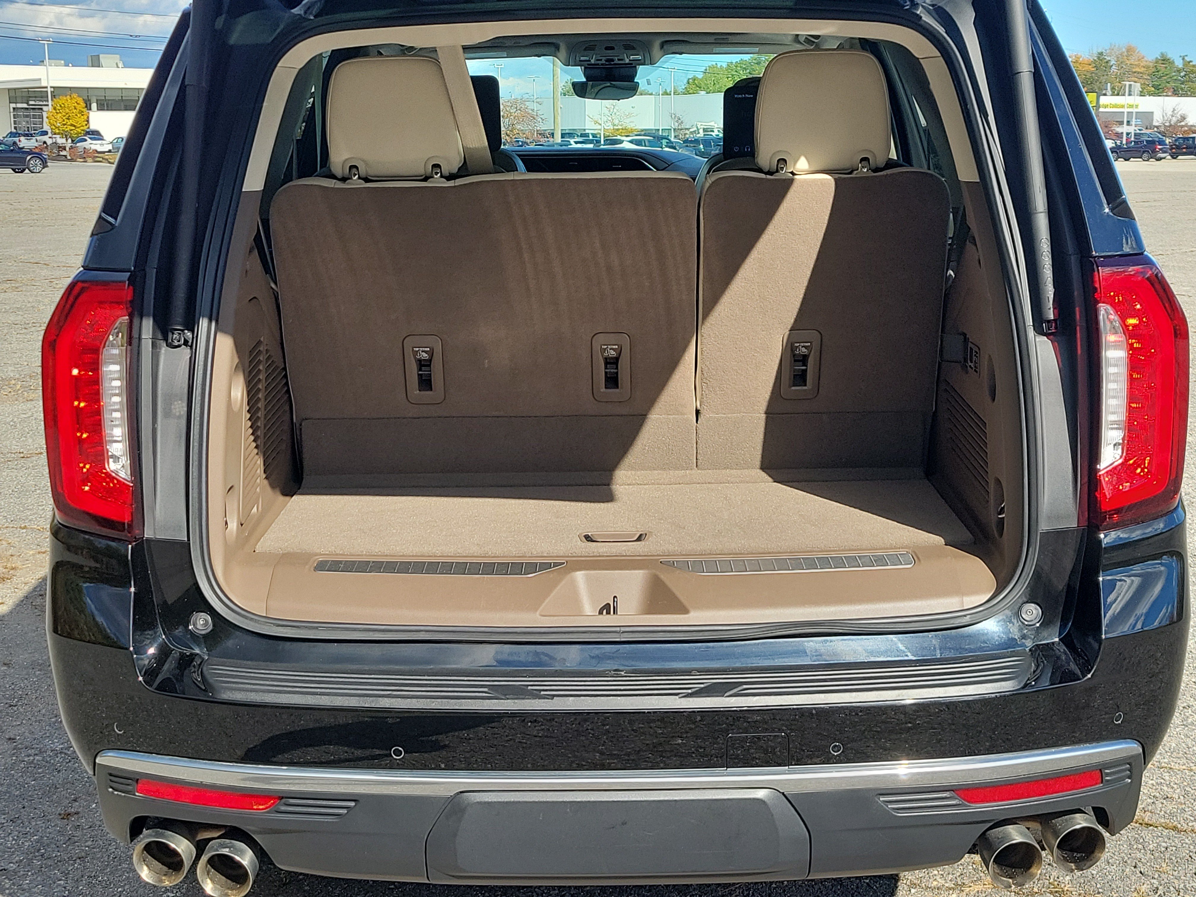 Used 2023 GMC Yukon Denali AWD/4WD image 18