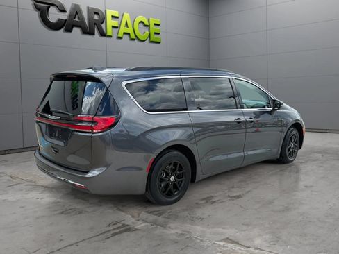 Used 2022 Chrysler Pacifica Touring-L FWD image 13
