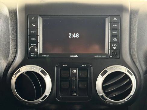 Used 2014 Jeep Wrangler Unlimited Sahara w/ Connectivity Group AWD/4WD image 27