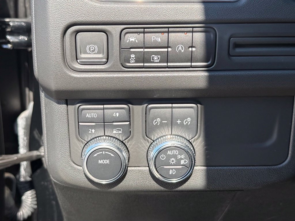 Used 2023 GMC Yukon XL SLT w/ SLT Luxury Package AWD/4WD image 30