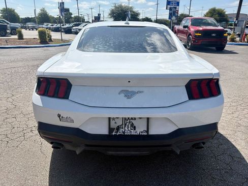 Used 2024 Ford Mustang Coupe RWD image 4
