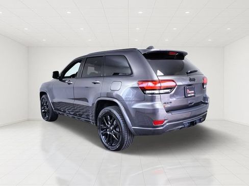 Used 2019 Jeep Grand Cherokee Altitude AWD/4WD image 4