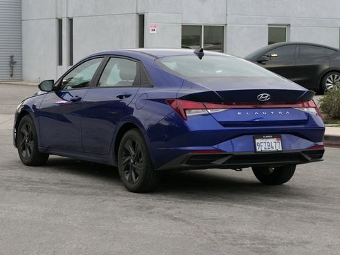 Certified 2023 Hyundai Elantra SEL w/ Preferred Accessory Package image 5