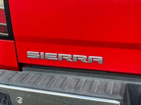 Used 2018 GMC Sierra 1500 SLT w/ SLT Preferred Package AWD/4WD image 7